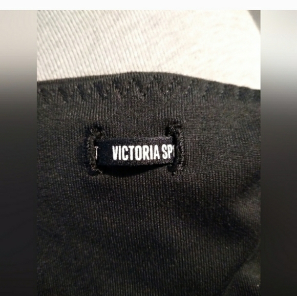 Victorias Secret Black Legging Capris - Picture 5 of 5